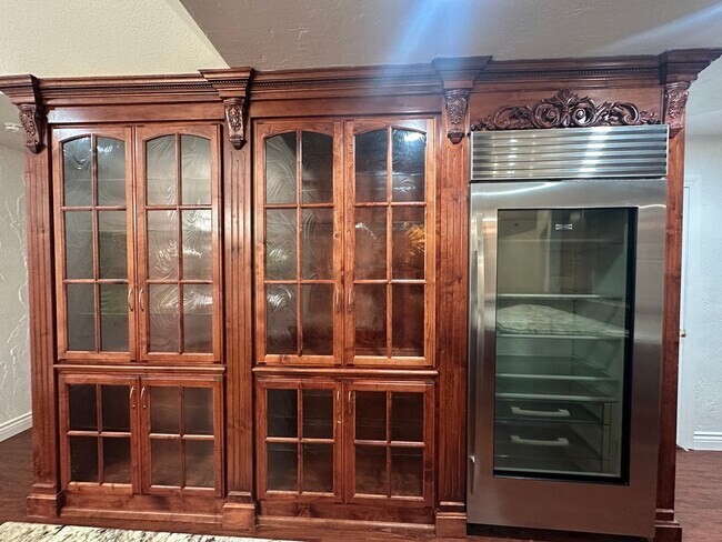 Building Photo - Entertainer delight rental home located in ''The Lakes'' subdivision coming soon!