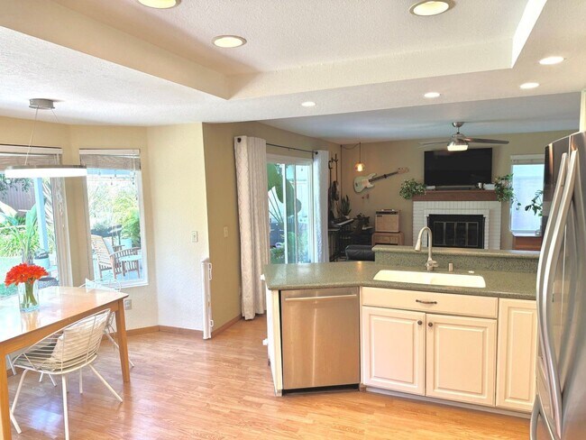 Building Photo - Spacious and modern 3 bedroom home within the prestigious Terraces of Cantebria subdivision.