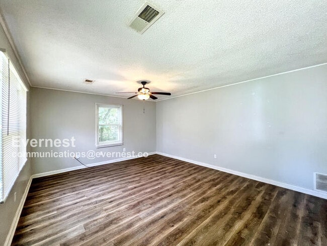 Building Photo - 533 Burkman Dr