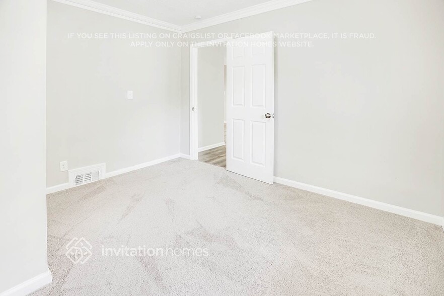 Building Photo - 2319 Delowe Dr
