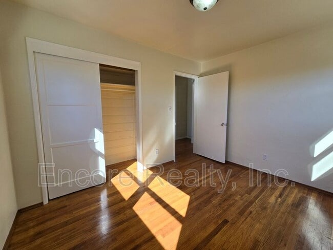 Building Photo - 588 1/2 McIntosh St