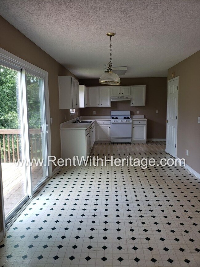 Building Photo - 179 Parkview Ln