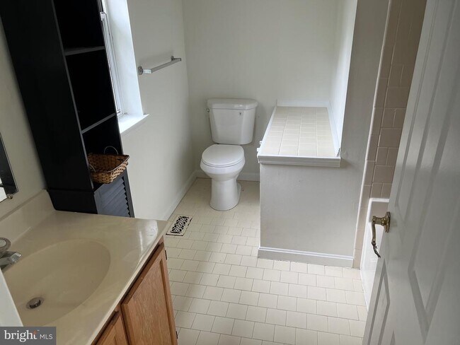 Building Photo - 1520 Murray Pl