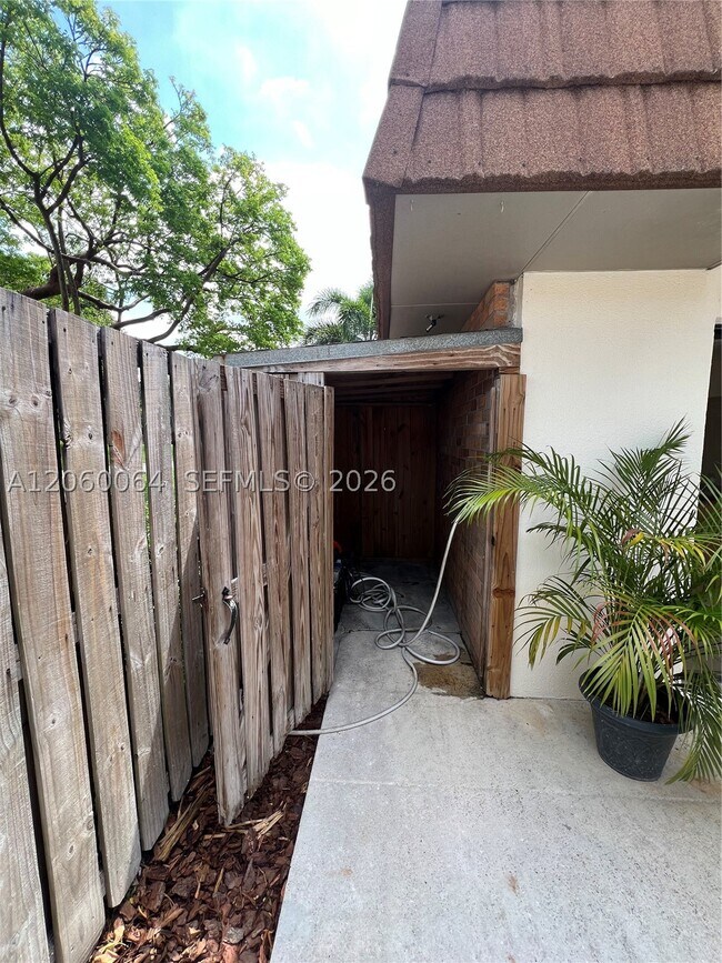 Building Photo - 9105A SW 19th Pl