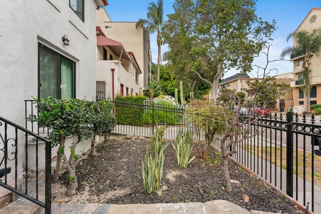 Building Photo - 351 S Catalina St