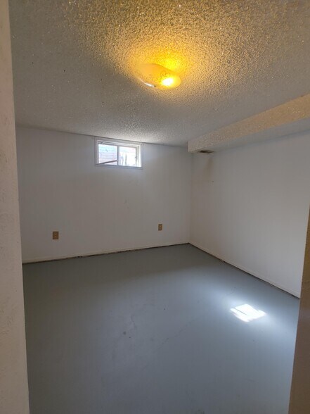Building Photo - 8869 Circle Dr