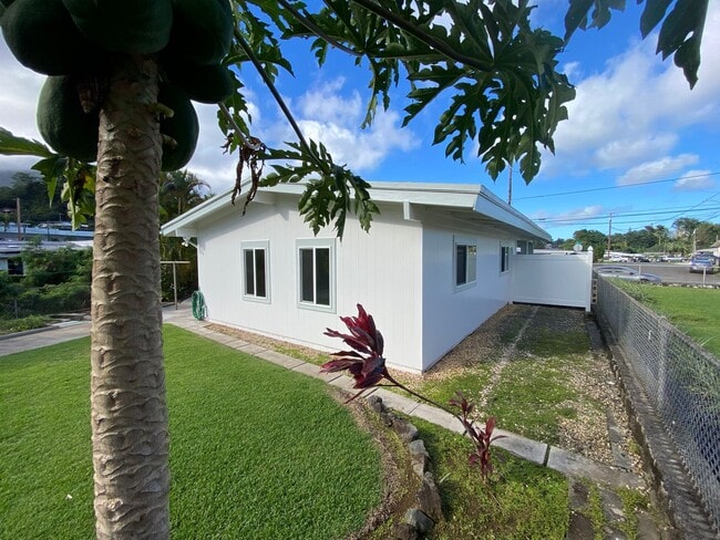 Building Photo - 3 Bedroom, 1.5 Baths