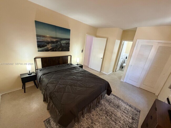 Building Photo - 1111 N Victoria Park Rd