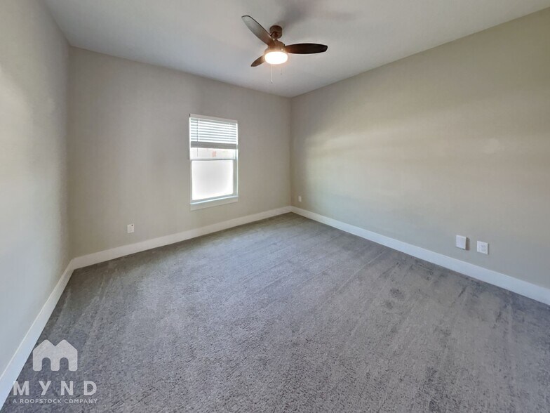 Building Photo - 2417 Creek Dr