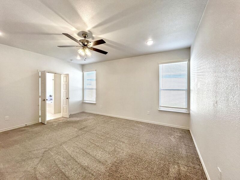 Building Photo - 866 Freedom Cir