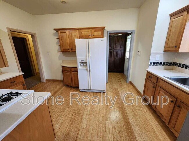 Building Photo - 235 S 24th St