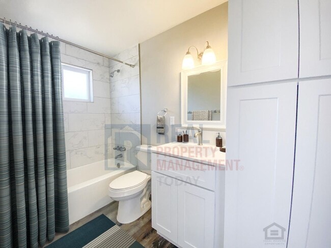 Building Photo - Beautiful 4-Bedroom Home Featuring Open Layout & Stainless Appliances!!