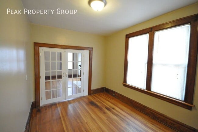 Building Photo - 396 E Northwood Ave