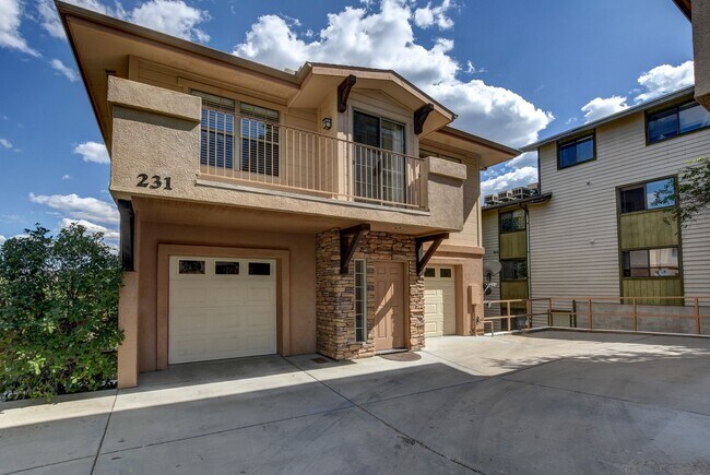 Primary Photo - 221 Spring St