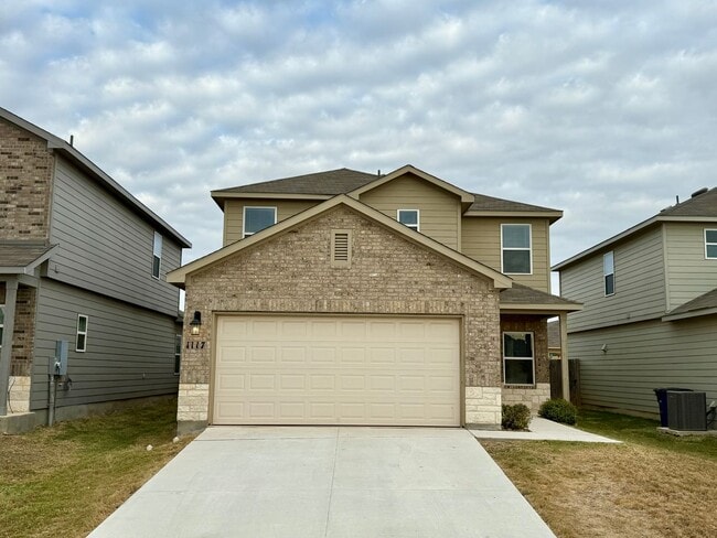 Building Photo - 4 Bedrooms, 2.5 Bathroom house with a huge back yard in New Braunfels!