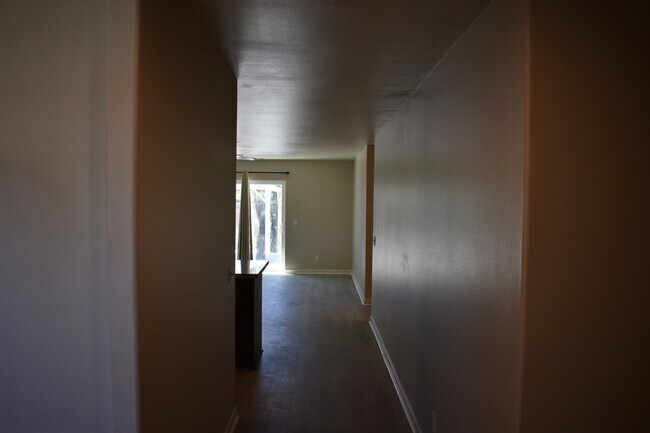 Building Photo - 524 Janell Ct