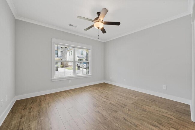 Building Photo - 2 bedroom with bonus space in Cahaba Heights!