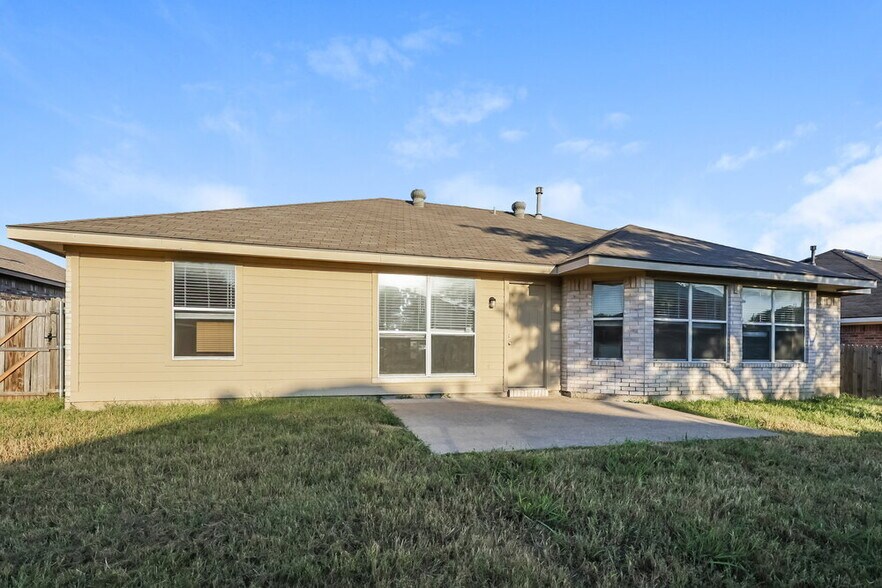 Building Photo - 829 Windswept Dr