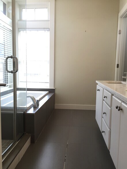 Building Photo - 75 Hamilton St