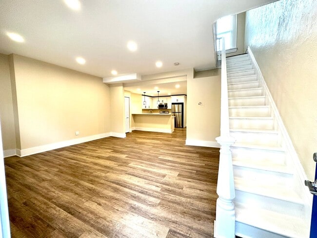 Building Photo - 933 - 320/322 Boggs Avenue