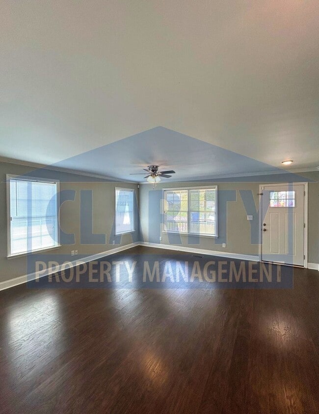 Building Photo - Charming 3 Bedroom, 2 Bath Home with Spaci...