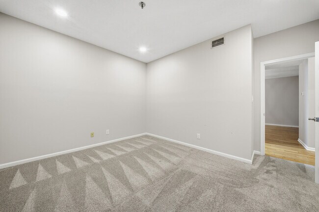 Building Photo - 300 Yarmouth St