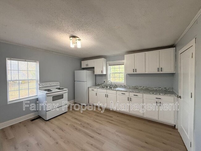 Building Photo - 307 Oneida St