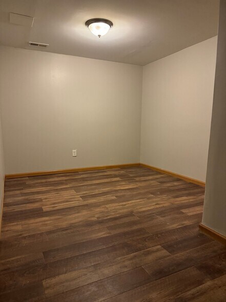Building Photo - 7118 N Bull Creek Rd
