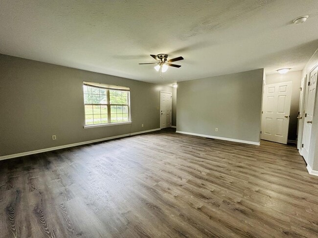 Building Photo - 13-15 Shenandoah Dr.