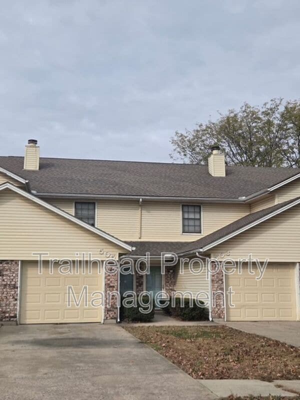 Building Photo - 505 NE Churchill St