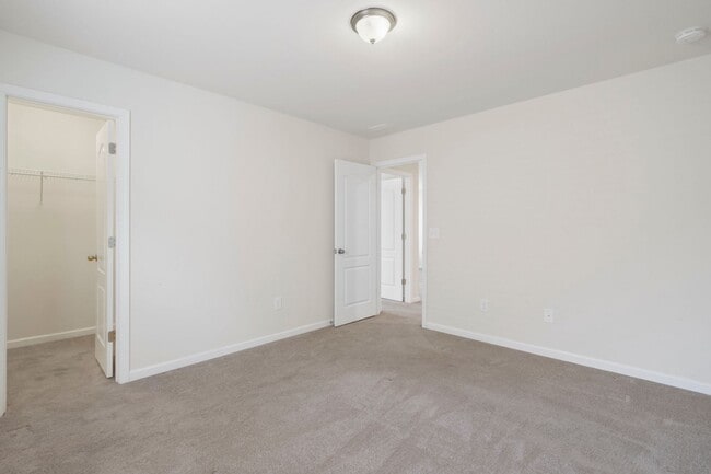 Building Photo - Beautiful spacious Home in Berewick community in Steel Creek