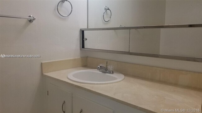 Building Photo - 14850 Naranja Lakes Blvd