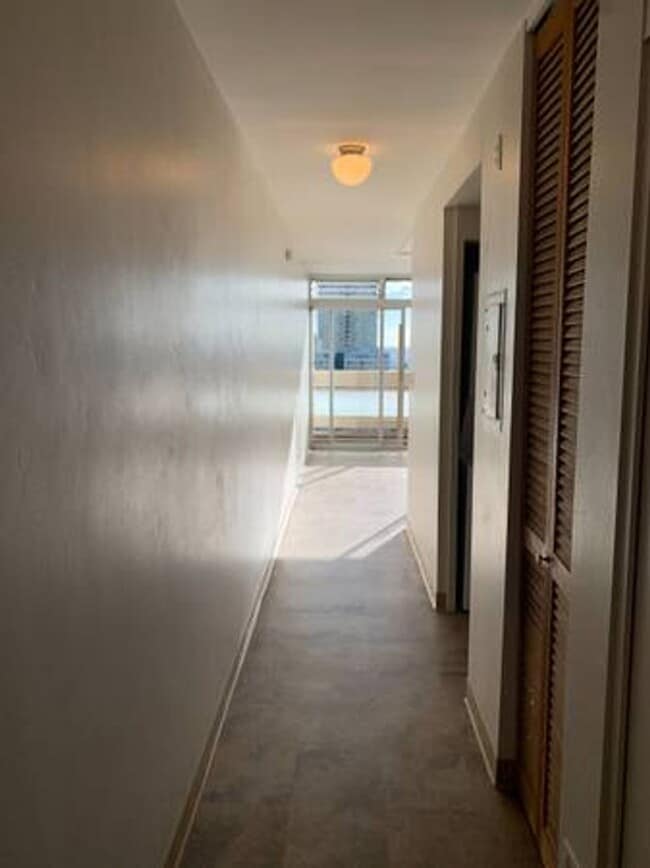 Building Photo - Great Amenities and Great Location!