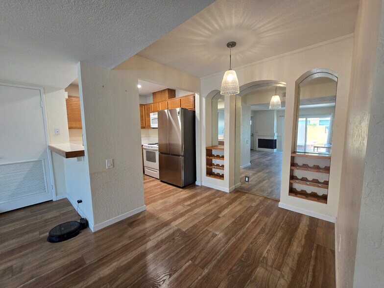 Building Photo - 25671 Le Parc