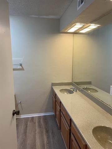 Building Photo - 806 Redbud Dr