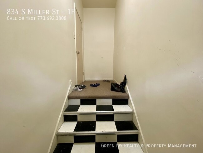 Building Photo - 834 S Miller St