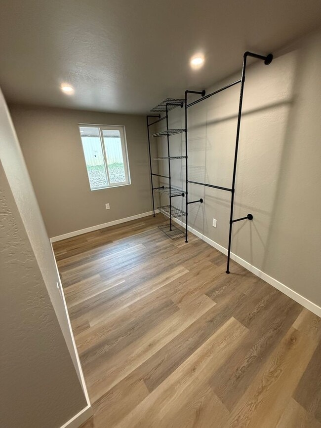 Building Photo - Fully Renovated- 4 bedroom 2 bathroom home