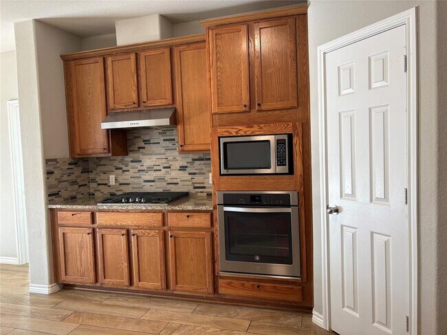 Building Photo - 1112 Vanderbilt Cir