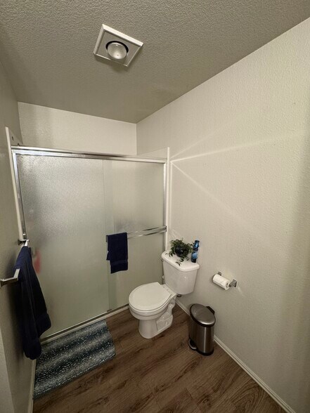 Building Photo - 2062 NE Chanel Ct