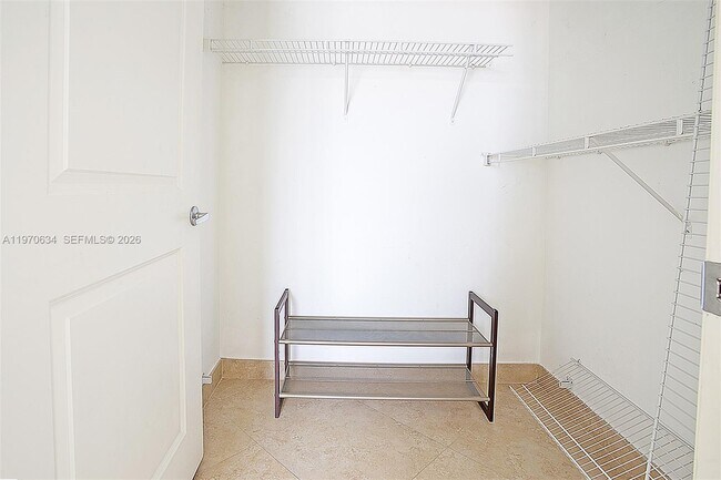 Building Photo - 10 Aragon Ave