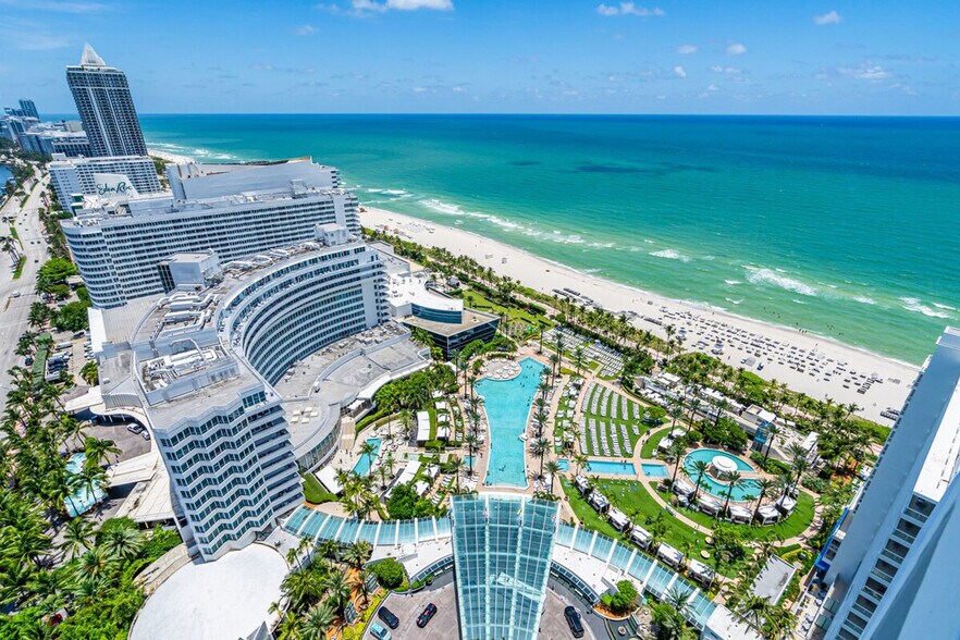 Building Photo - 4385 Collins Ave
