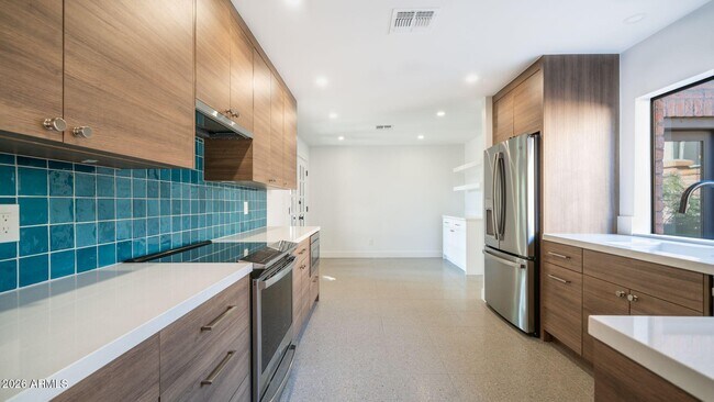 Building Photo - 6833 N 18th St