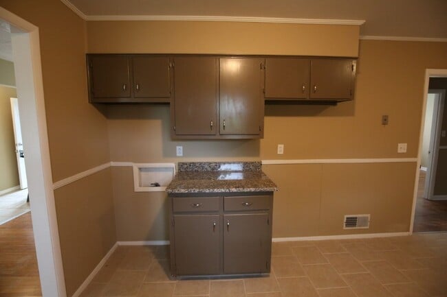 Building Photo - 2816 8th St NE