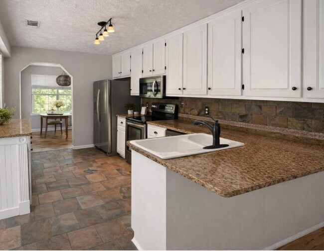 Building Photo - 3310 Southshore Ln