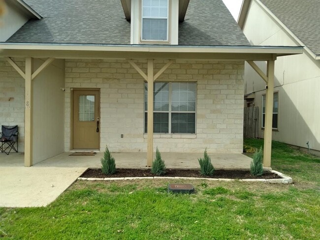 Primary Photo - 118 Sandstone Dr