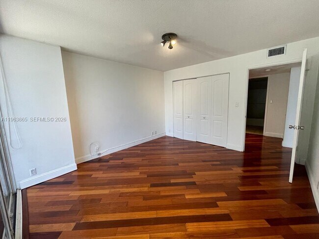 Building Photo - 1865 Brickell Ave