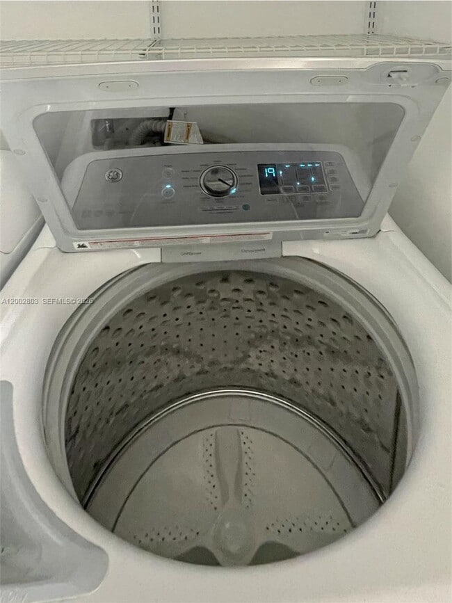 Building Photo - 1005 SW 88th Ct