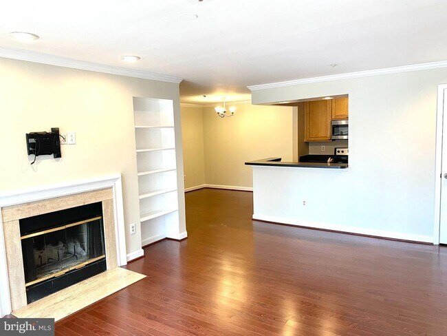 Building Photo - 3313 Sir Thomas Dr
