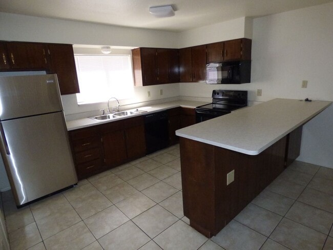 Building Photo - 4-Bedroom Tempe Home with Private Pool, Turf Yard & Garage Near ASU