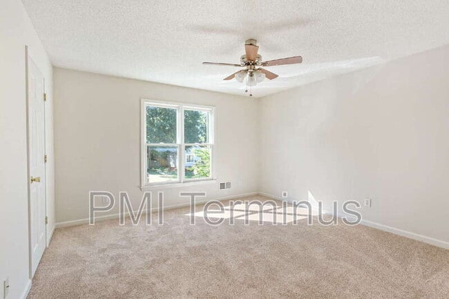 Building Photo - 76 Winward Way SE